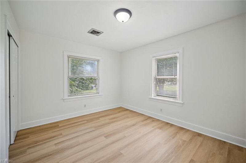 Photo 22 of 34 residential for sale in Chesapeake virginia