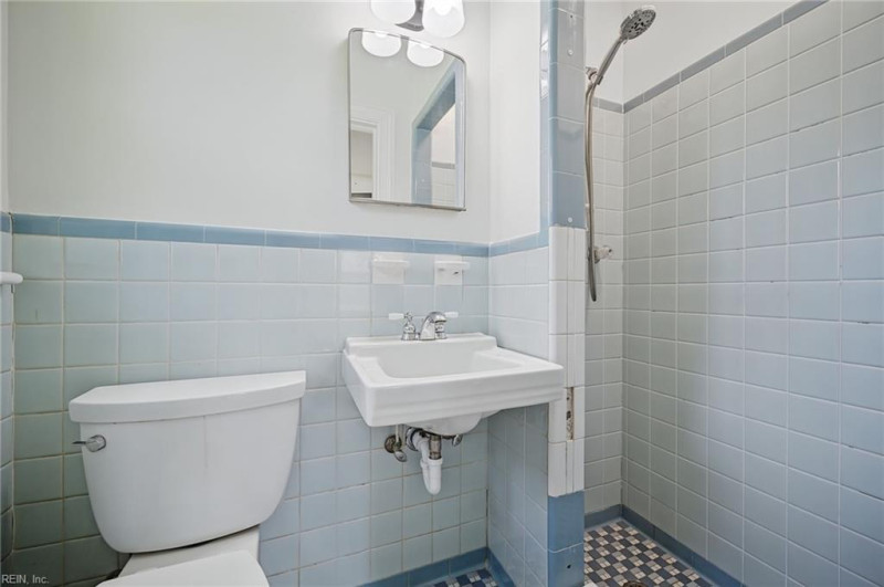 Photo 27 of 34 residential for sale in Chesapeake virginia