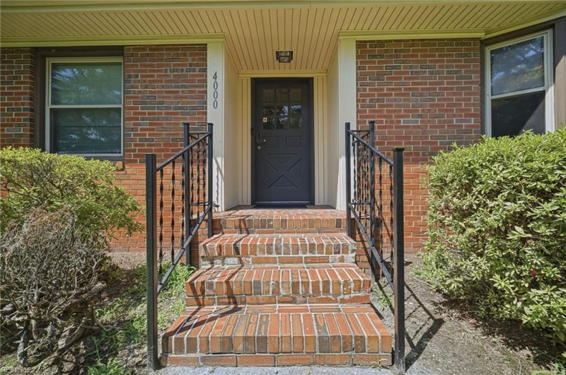 Photo 3 of 34 residential for sale in Chesapeake virginia