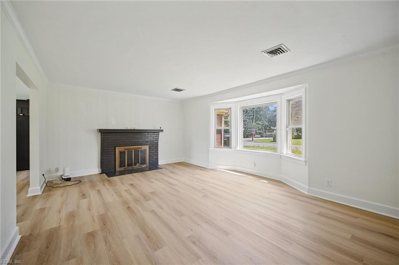 Photo 6 of 34 residential for sale in Chesapeake virginia