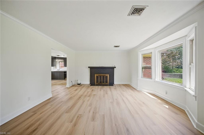 Photo 7 of 34 residential for sale in Chesapeake virginia