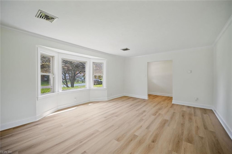 Photo 9 of 34 residential for sale in Chesapeake virginia