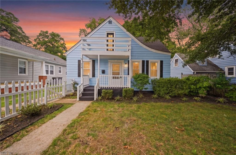 Photo 1 of 38 residential for sale in Hampton virginia