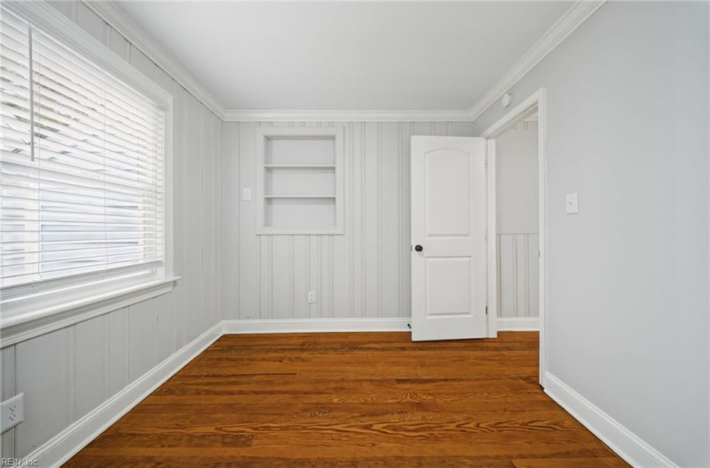 Photo 10 of 38 residential for sale in Hampton virginia