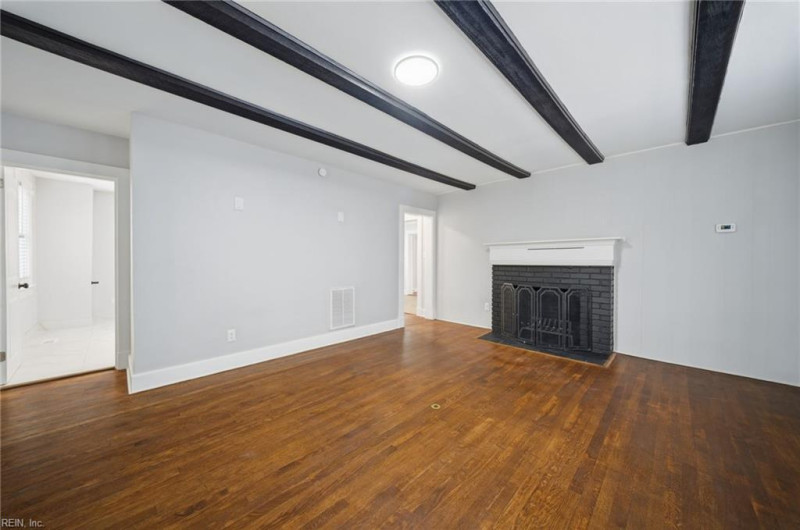 Photo 11 of 38 residential for sale in Hampton virginia