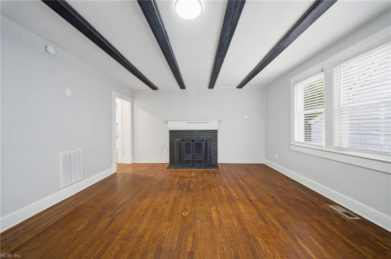 Photo 13 of 38 residential for sale in Hampton virginia