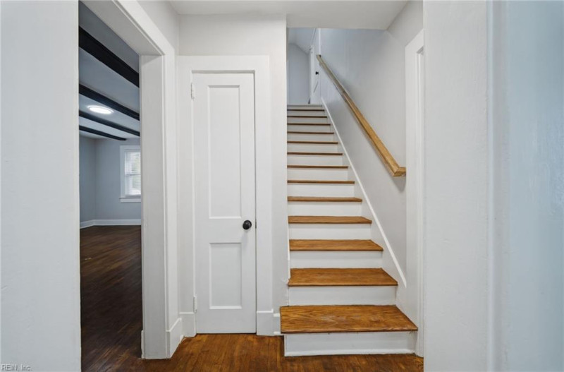 Photo 14 of 38 residential for sale in Hampton virginia