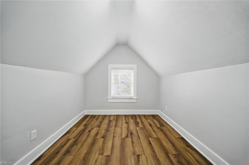 Photo 18 of 38 residential for sale in Hampton virginia