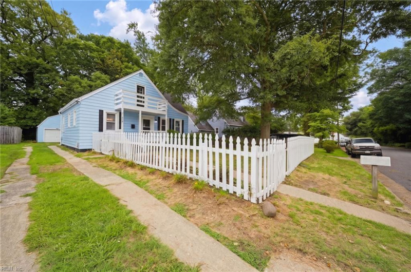 Photo 2 of 38 residential for sale in Hampton virginia