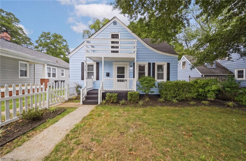 Photo 3 of 38 residential for sale in Hampton virginia