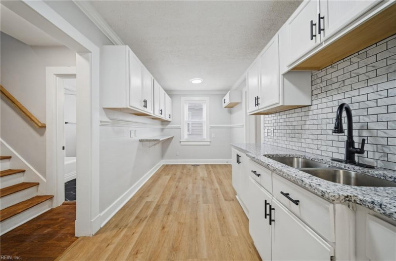 Photo 4 of 38 residential for sale in Hampton virginia