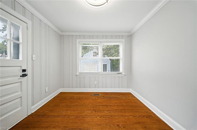 Photo 6 of 38 residential for sale in Hampton virginia