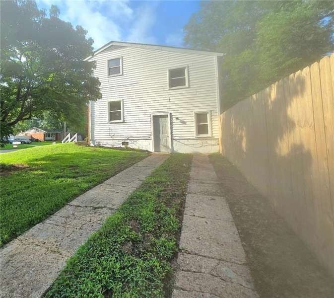 Photo 11 of 14 residential for sale in Portsmouth virginia