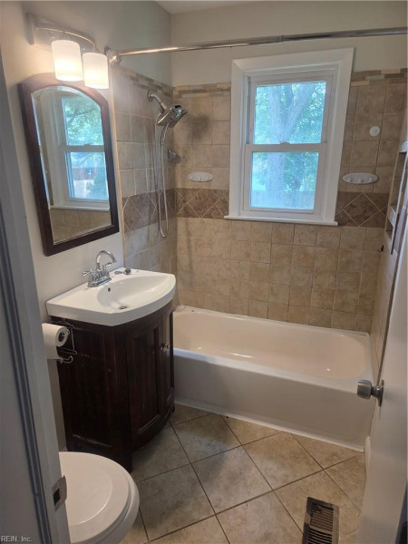 Photo 5 of 14 residential for sale in Portsmouth virginia
