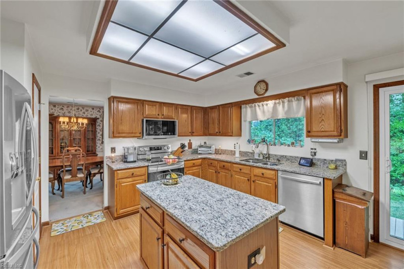 Photo 18 of 48 residential for sale in Chesapeake virginia