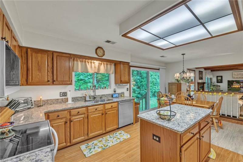 Photo 19 of 48 residential for sale in Chesapeake virginia