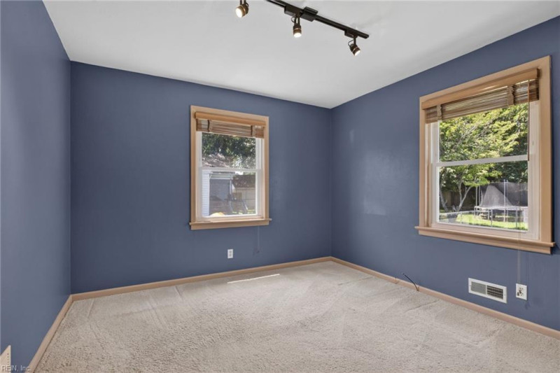 Photo 15 of 41 residential for sale in Portsmouth virginia