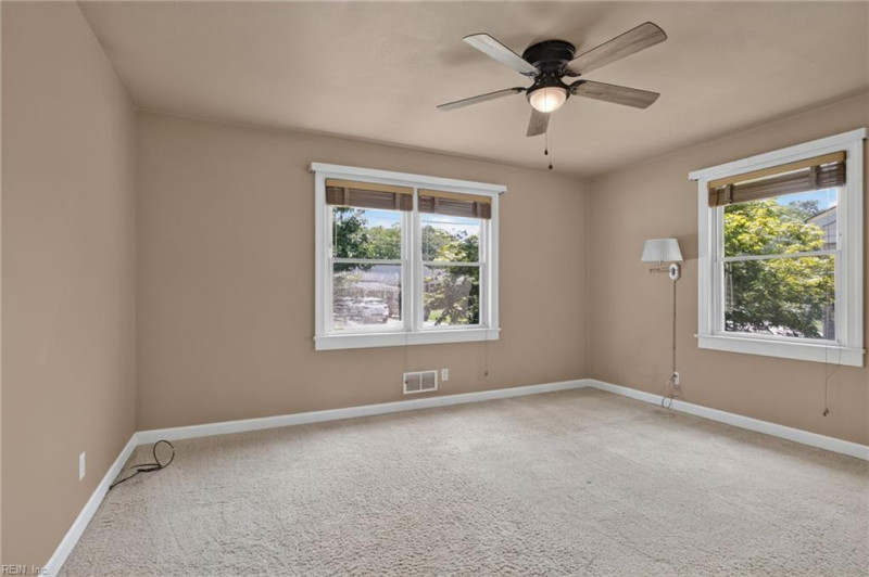 Photo 18 of 41 residential for sale in Portsmouth virginia