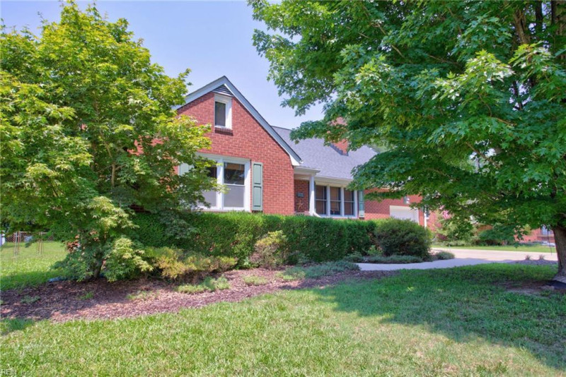 Photo 2 of 41 residential for sale in Portsmouth virginia