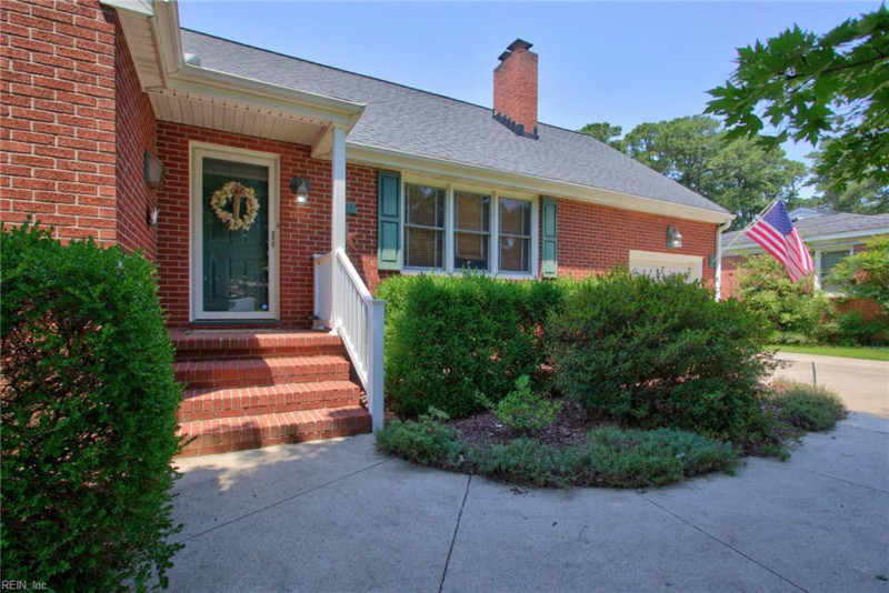 Photo 3 of 41 residential for sale in Portsmouth virginia