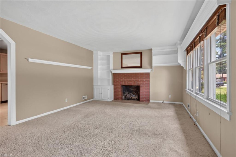 Photo 5 of 41 residential for sale in Portsmouth virginia
