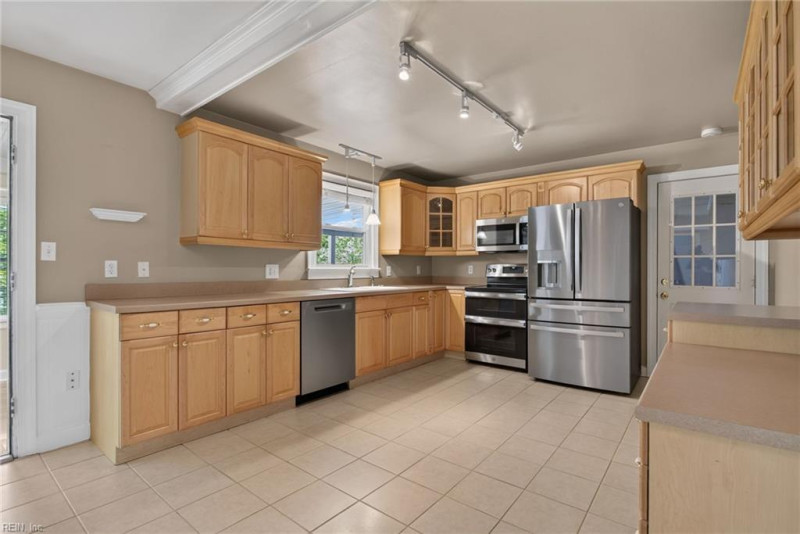 Photo 8 of 41 residential for sale in Portsmouth virginia