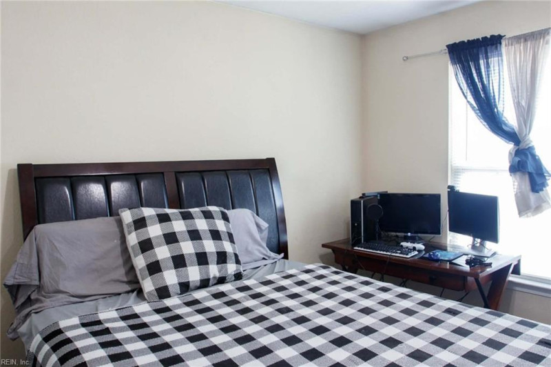 Photo 12 of 18 residential for sale in Portsmouth virginia