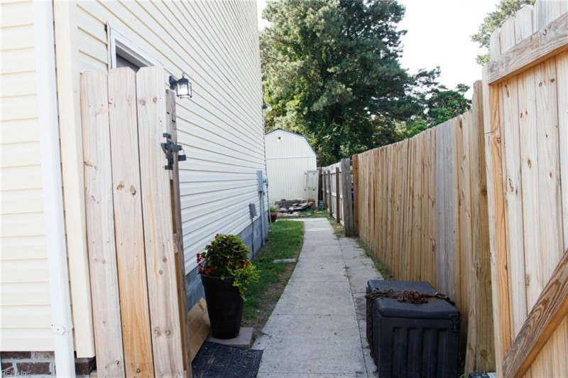 Photo 17 of 18 residential for sale in Portsmouth virginia
