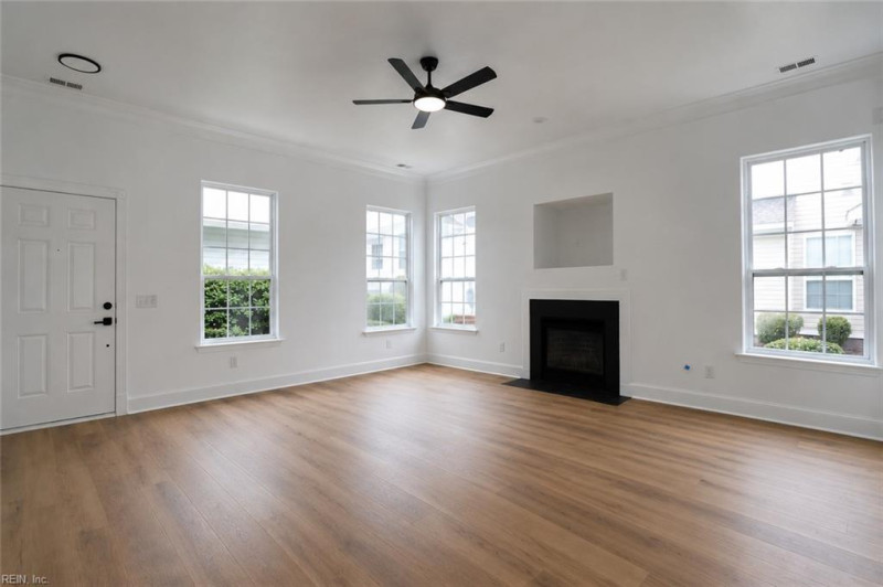 Photo 4 of 23 residential for sale in Virginia Beach virginia
