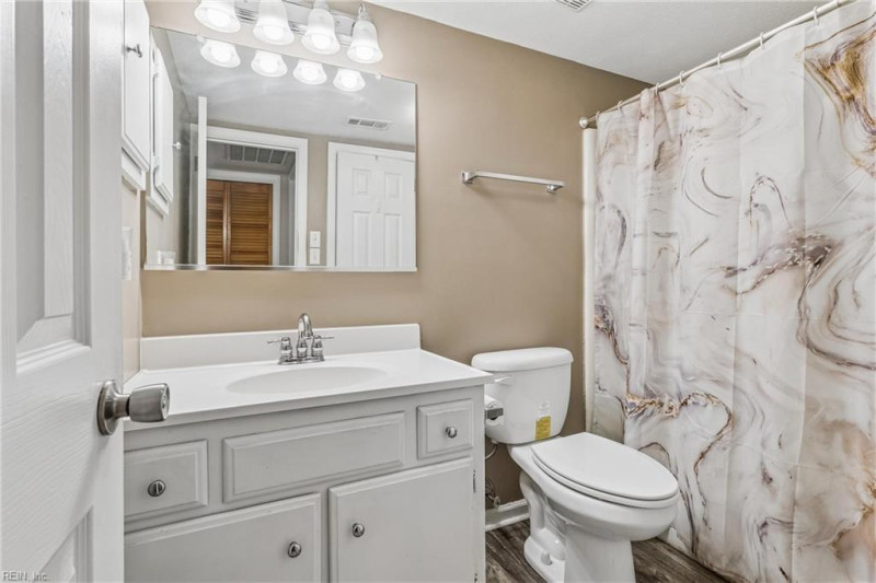 Photo 10 of 17 residential for sale in York County virginia