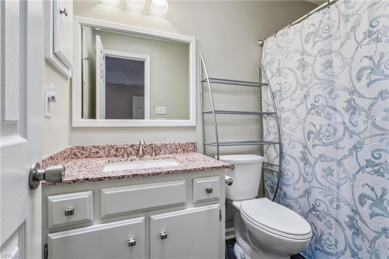 Photo 13 of 17 residential for sale in York County virginia