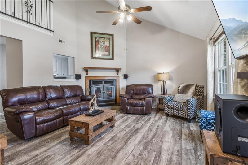 Photo 3 of 17 residential for sale in York County virginia