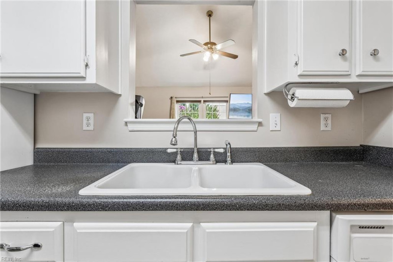 Photo 9 of 17 residential for sale in York County virginia