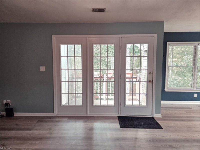 Photo 3 of 29 residential for sale in York County virginia