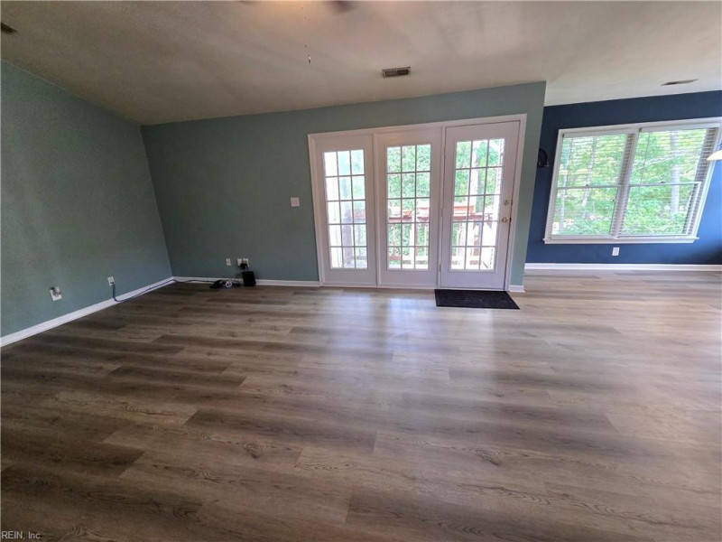 Photo 4 of 29 residential for sale in York County virginia