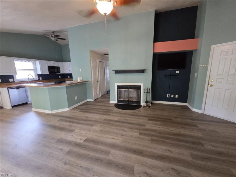 Photo 7 of 29 residential for sale in York County virginia