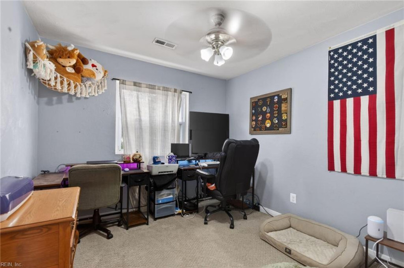 Photo 11 of 17 residential for sale in Hampton virginia