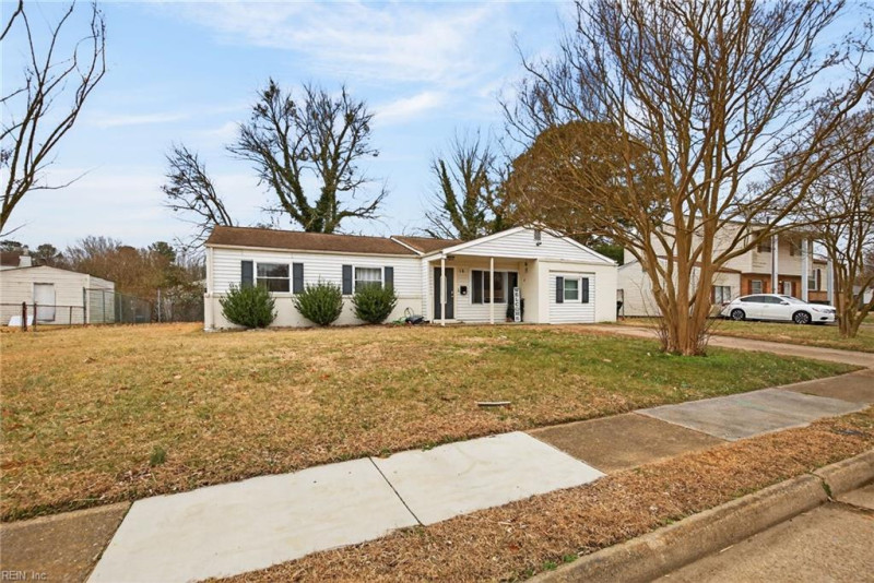 Photo 2 of 17 residential for sale in Hampton virginia