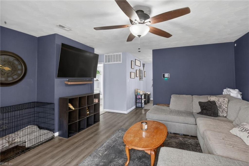 Photo 4 of 17 residential for sale in Hampton virginia