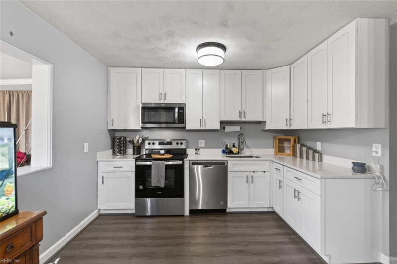 Photo 5 of 17 residential for sale in Hampton virginia