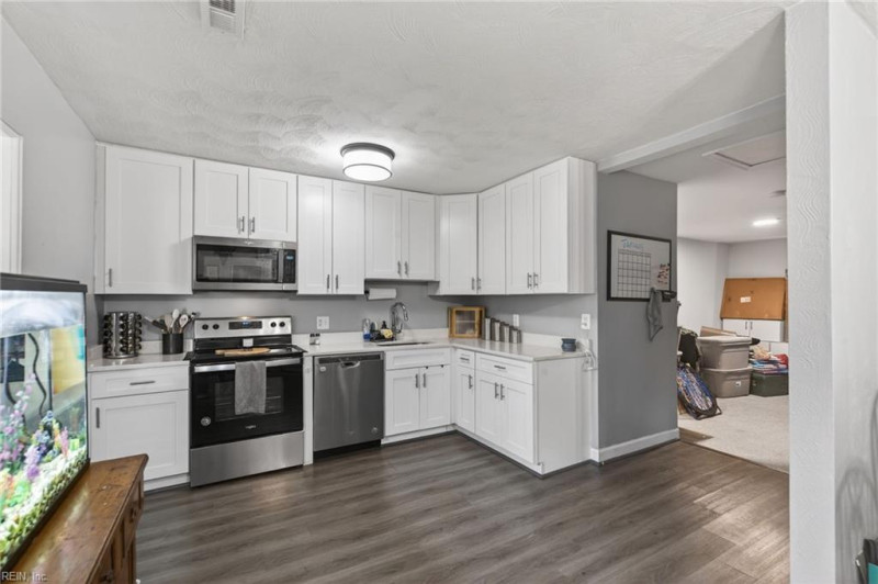 Photo 6 of 17 residential for sale in Hampton virginia