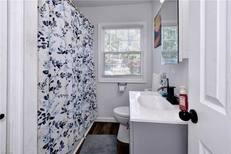 Photo 18 of 27 residential for sale in Newport News virginia