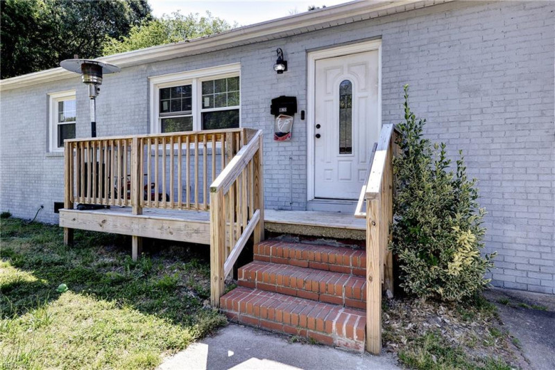 Photo 4 of 27 residential for sale in Newport News virginia