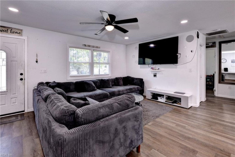 Photo 6 of 27 residential for sale in Newport News virginia