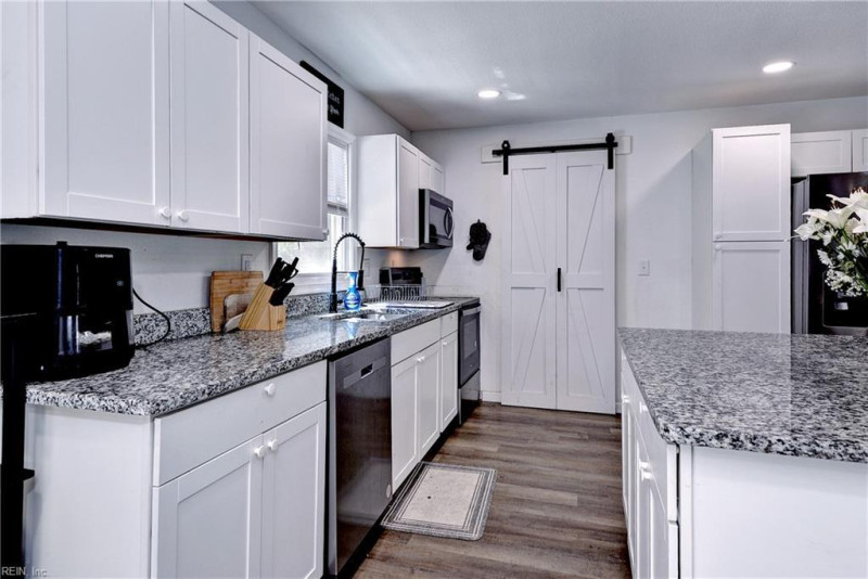 Photo 9 of 27 residential for sale in Newport News virginia