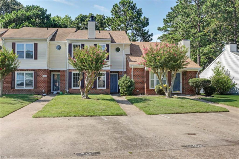 Photo 1 of 32 residential for sale in Hampton virginia