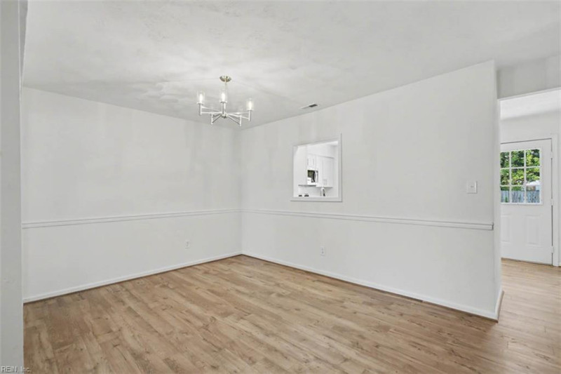 Photo 11 of 32 residential for sale in Hampton virginia