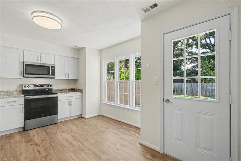 Photo 14 of 32 residential for sale in Hampton virginia
