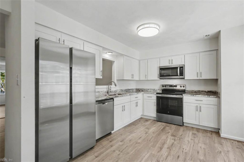 Photo 15 of 32 residential for sale in Hampton virginia