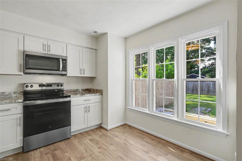 Photo 16 of 32 residential for sale in Hampton virginia